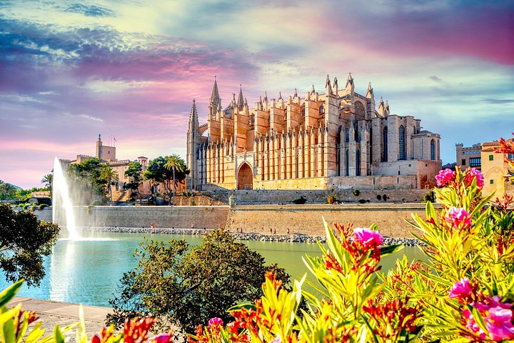 Deluxe Cruise-Friendly Tour in Palma De Mallorca and Valldemossa